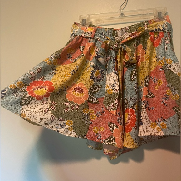 Final Touch Flowy Shorts With Fabric Belt Sz L - Picture 2 of 6